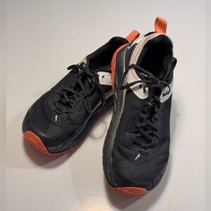 Altra Olympus 4 Womens US Size 9 Running Shoes Black Gaiter Trap Vibram Sneakers